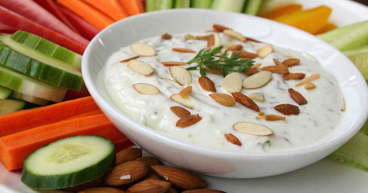 Recepta Salsa de iogurt i ametlles amb crudités de verdures