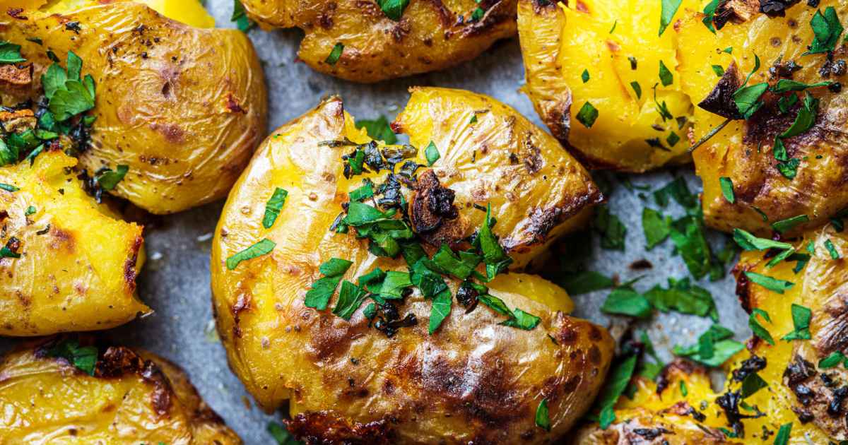 Recepta patates aixafades al forn amb llimona