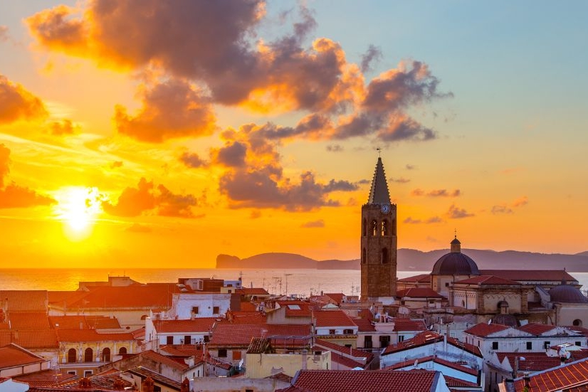 Posta de sol, silueta de la ciutat