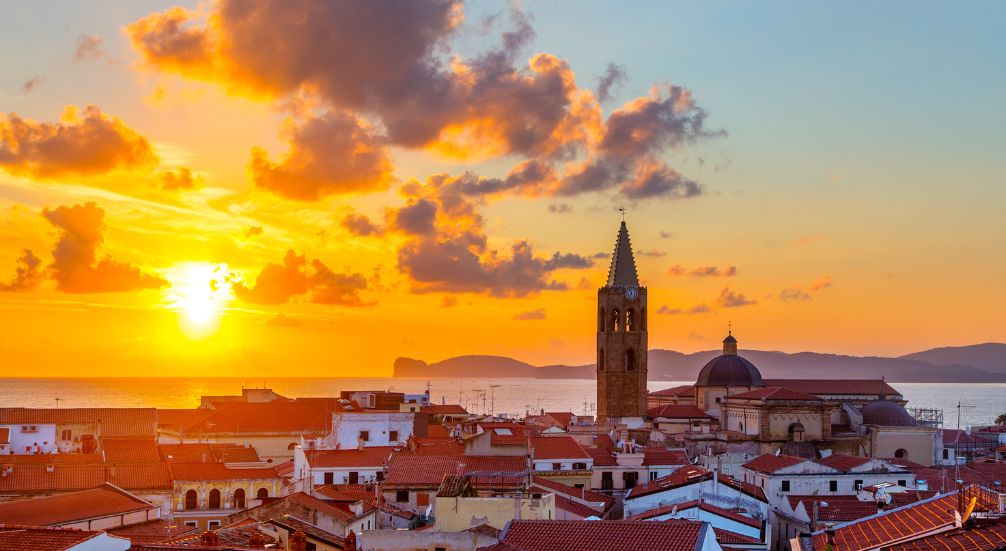 Posta de sol, silueta de la ciutat